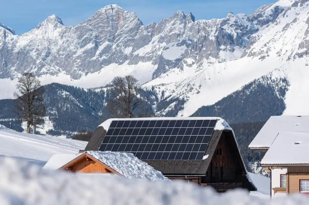 Optimizing the Use of Solar Batteries in Cold Weather.